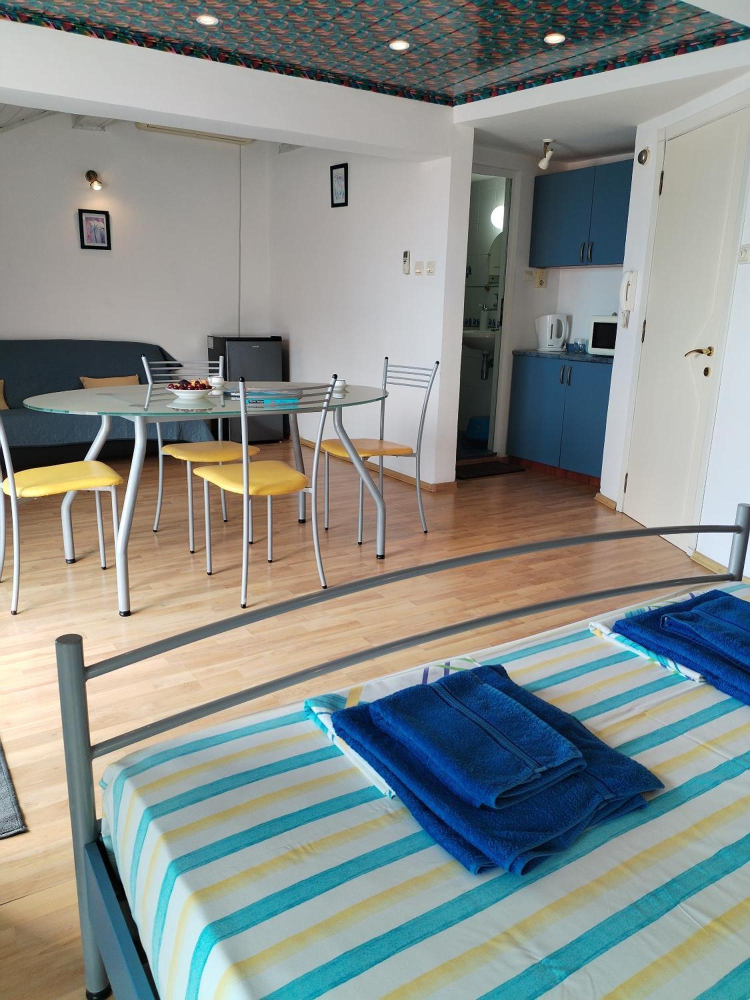 Lira Sto Apartments Поморие Екстериор снимка