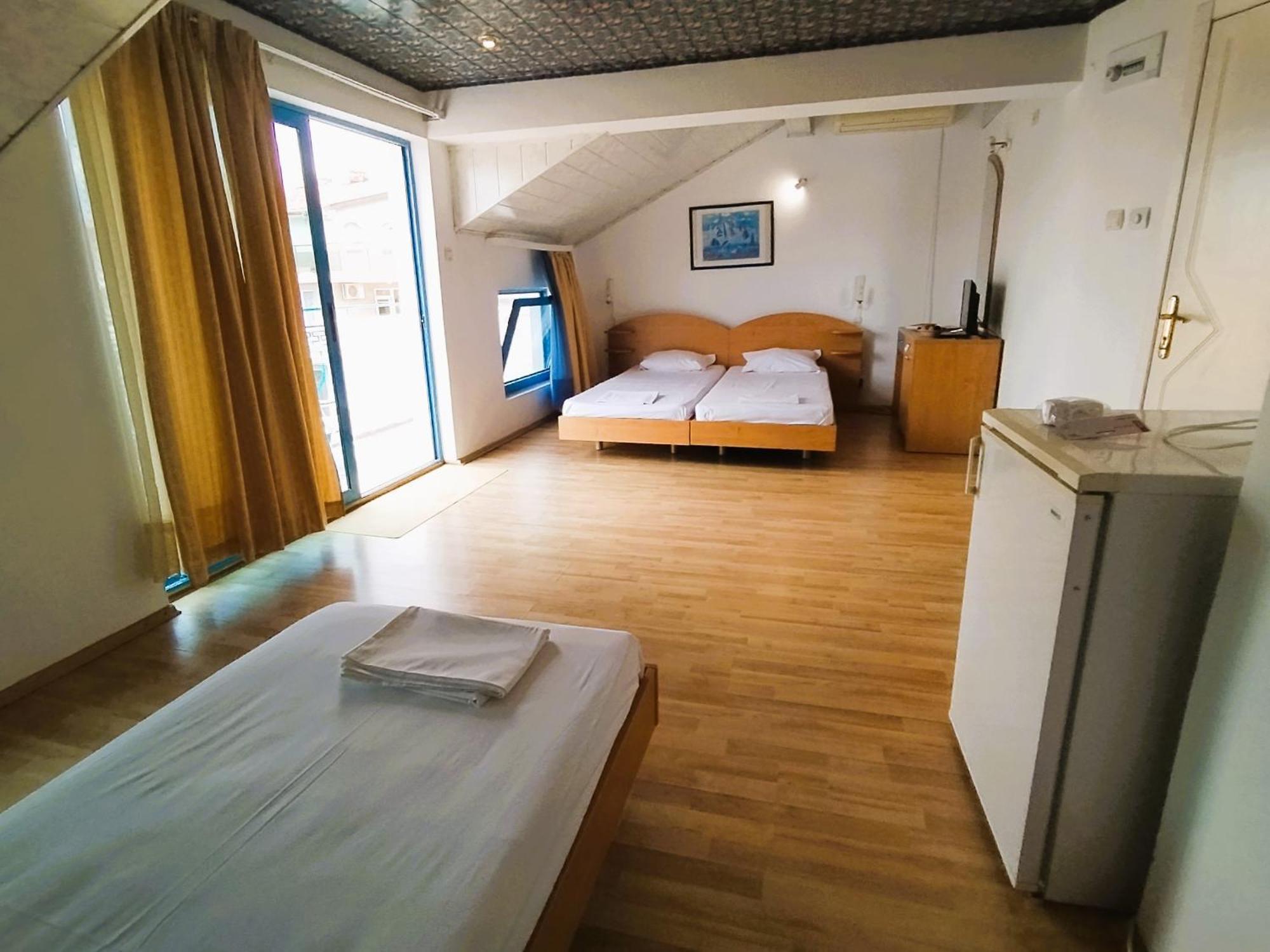 Lira Sto Apartments Поморие Екстериор снимка