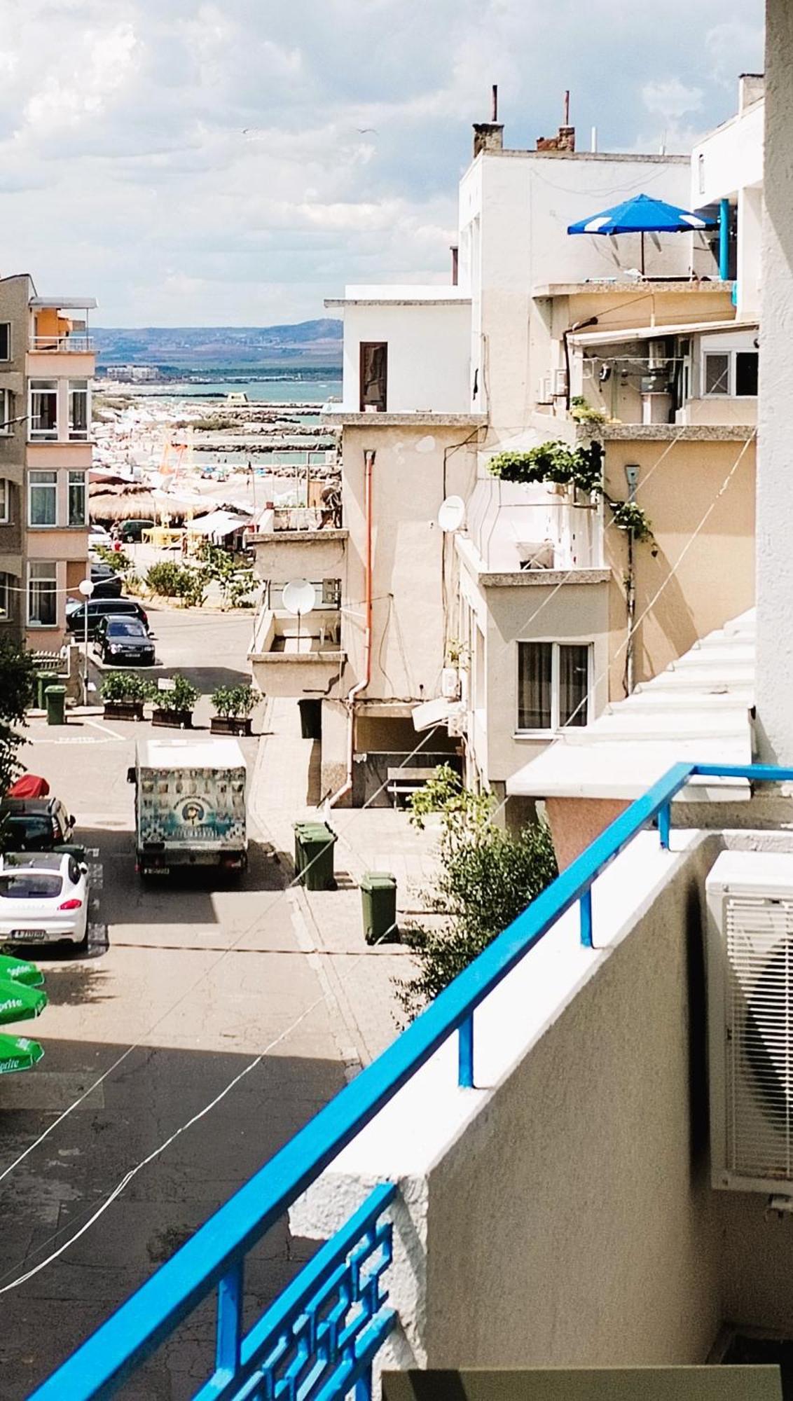 Lira Sto Apartments Поморие Екстериор снимка