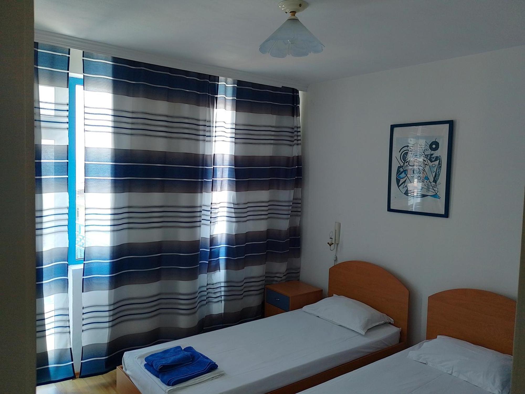 Lira Sto Apartments Поморие Екстериор снимка