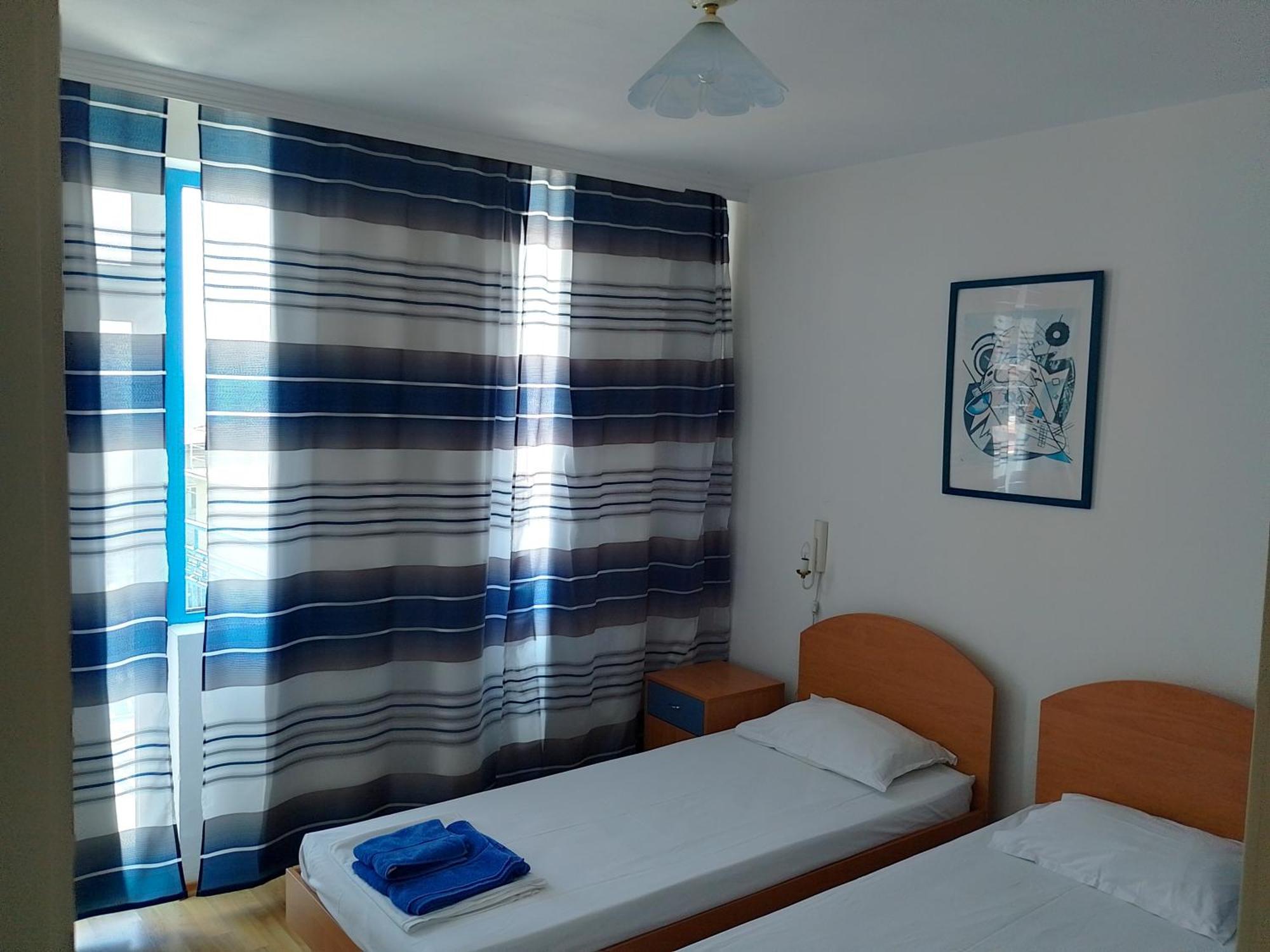 Lira Sto Apartments Поморие Екстериор снимка