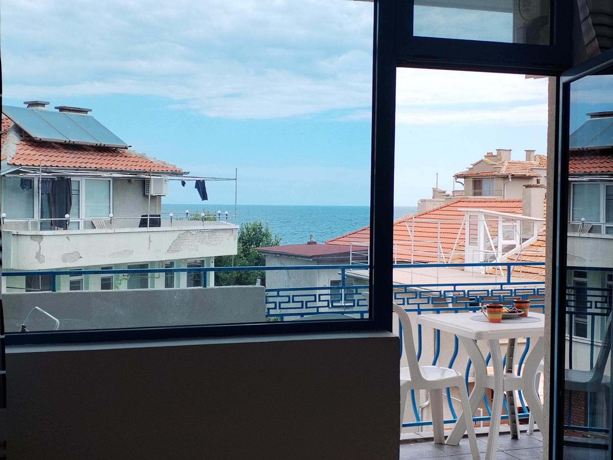 Lira Sto Apartments Поморие Екстериор снимка
