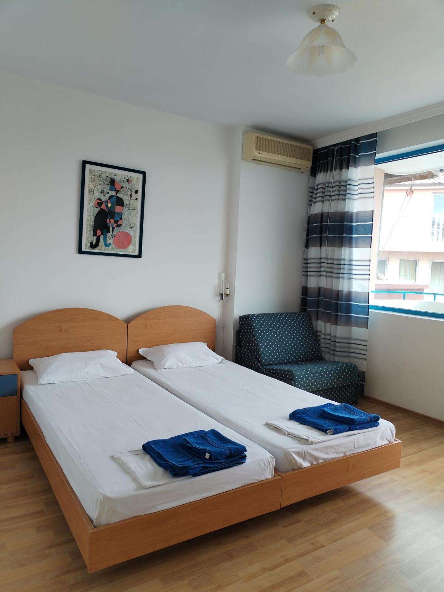 Lira Sto Apartments Поморие Екстериор снимка