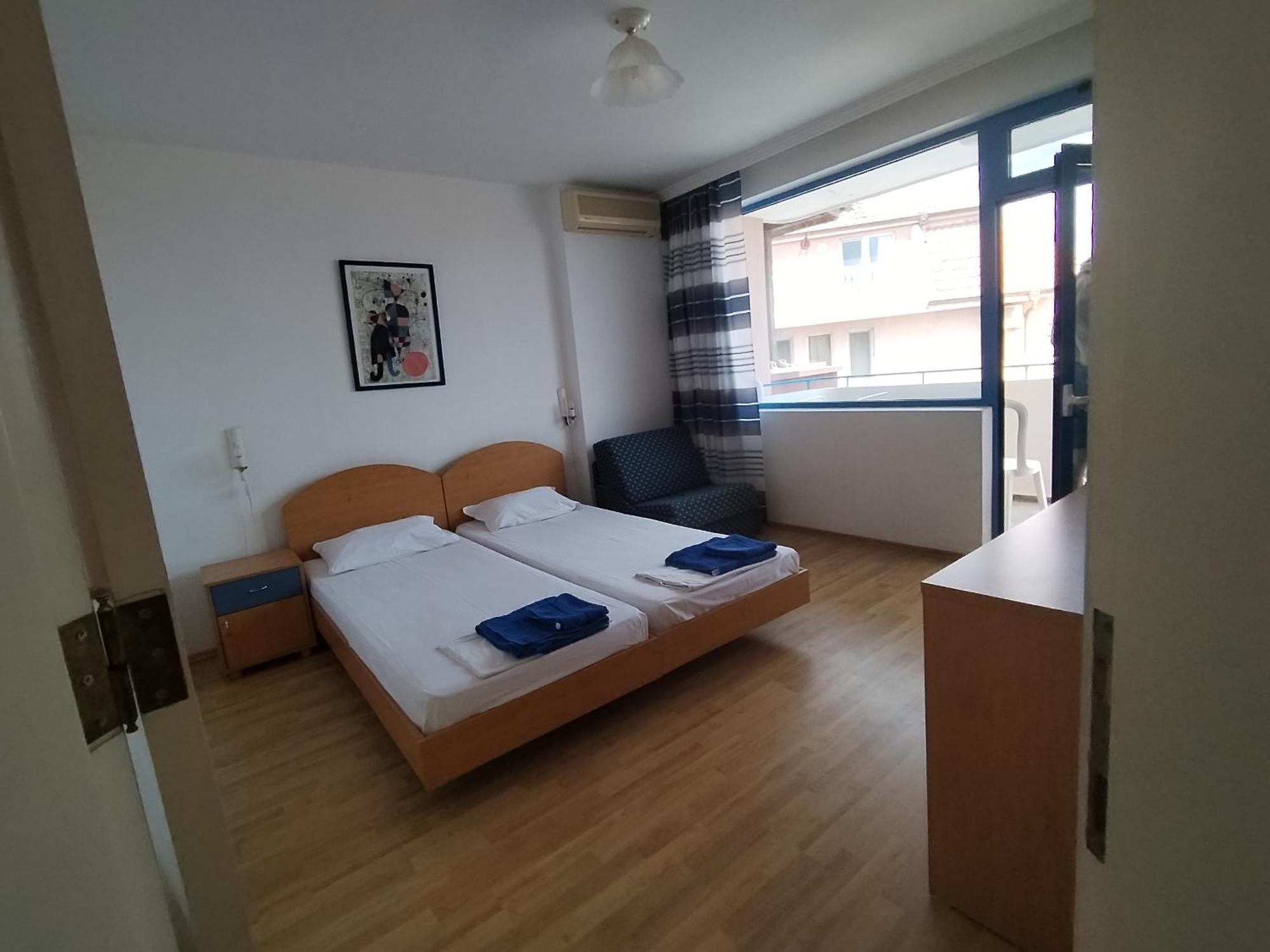 Lira Sto Apartments Поморие Екстериор снимка