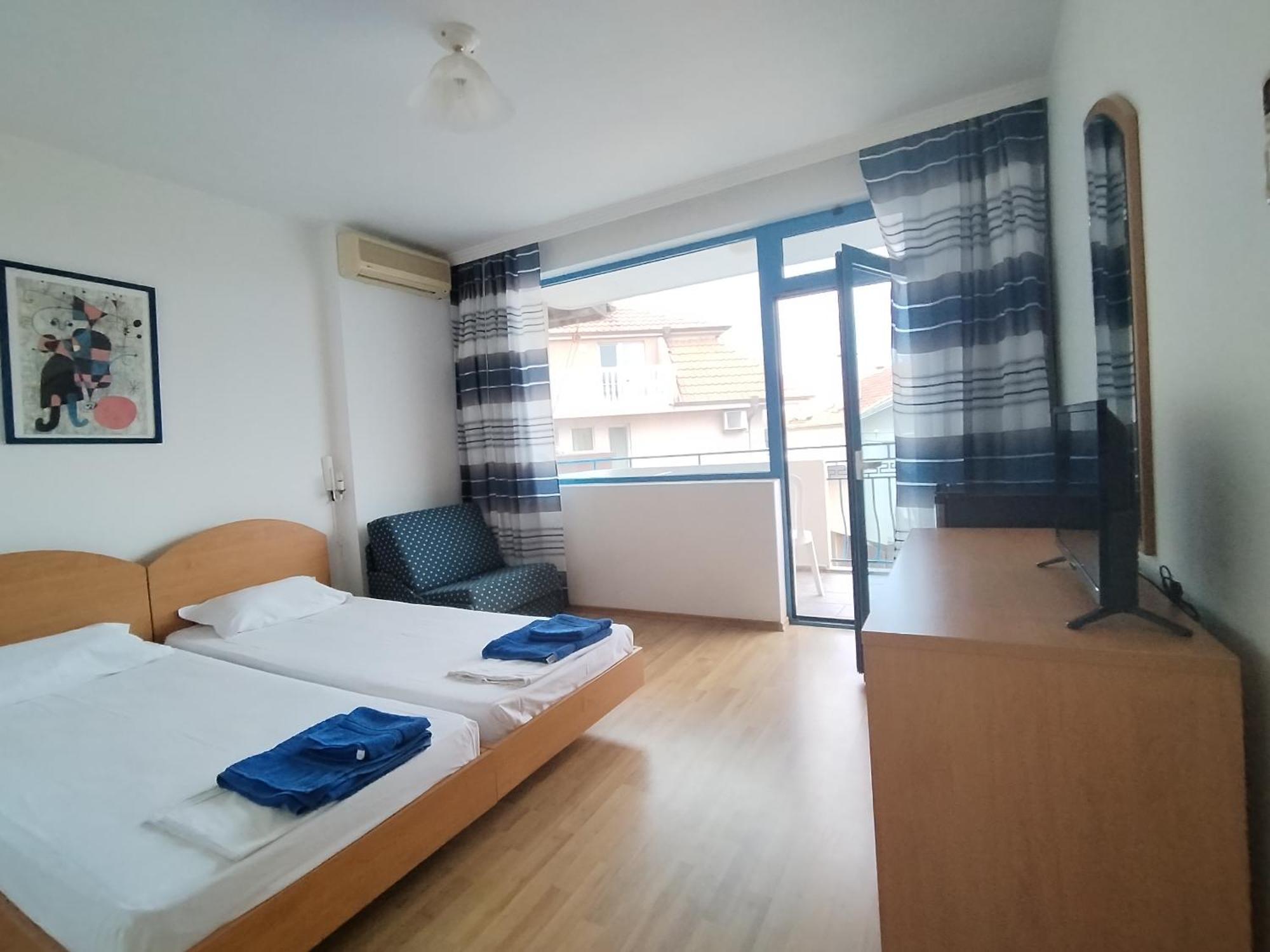 Lira Sto Apartments Поморие Екстериор снимка