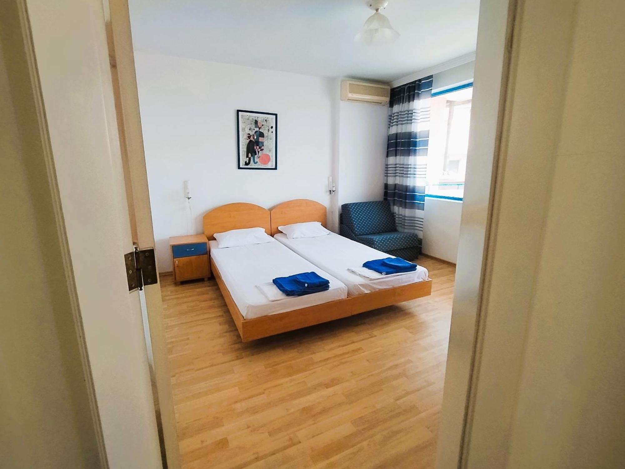 Lira Sto Apartments Поморие Екстериор снимка