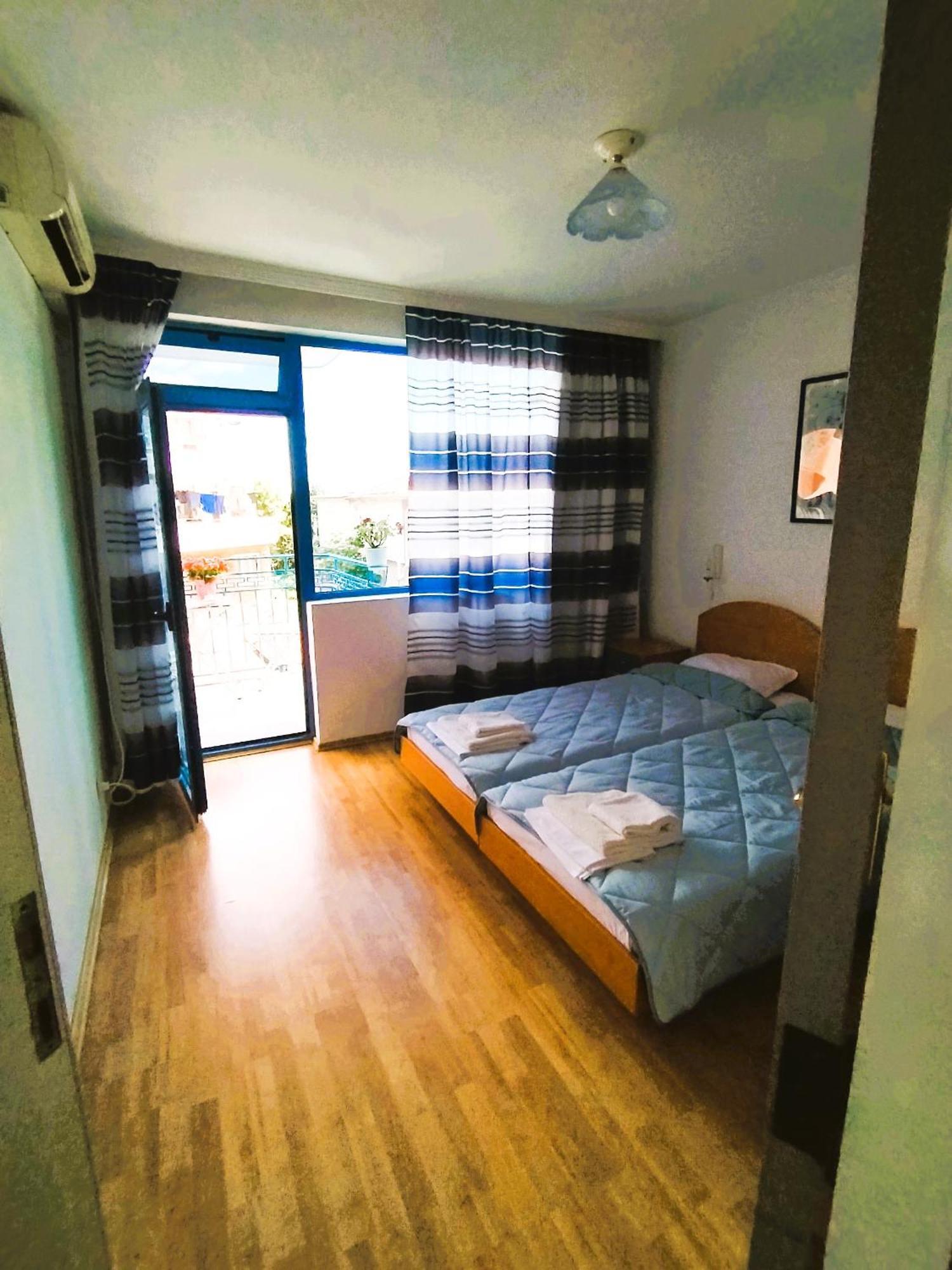 Lira Sto Apartments Поморие Екстериор снимка