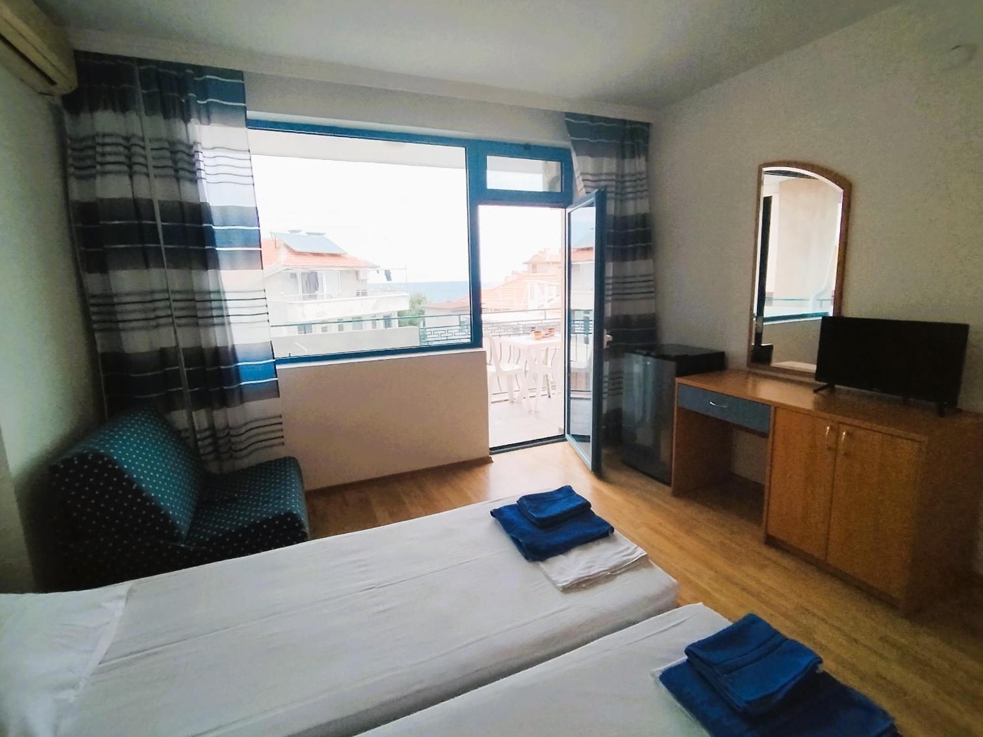 Lira Sto Apartments Поморие Екстериор снимка