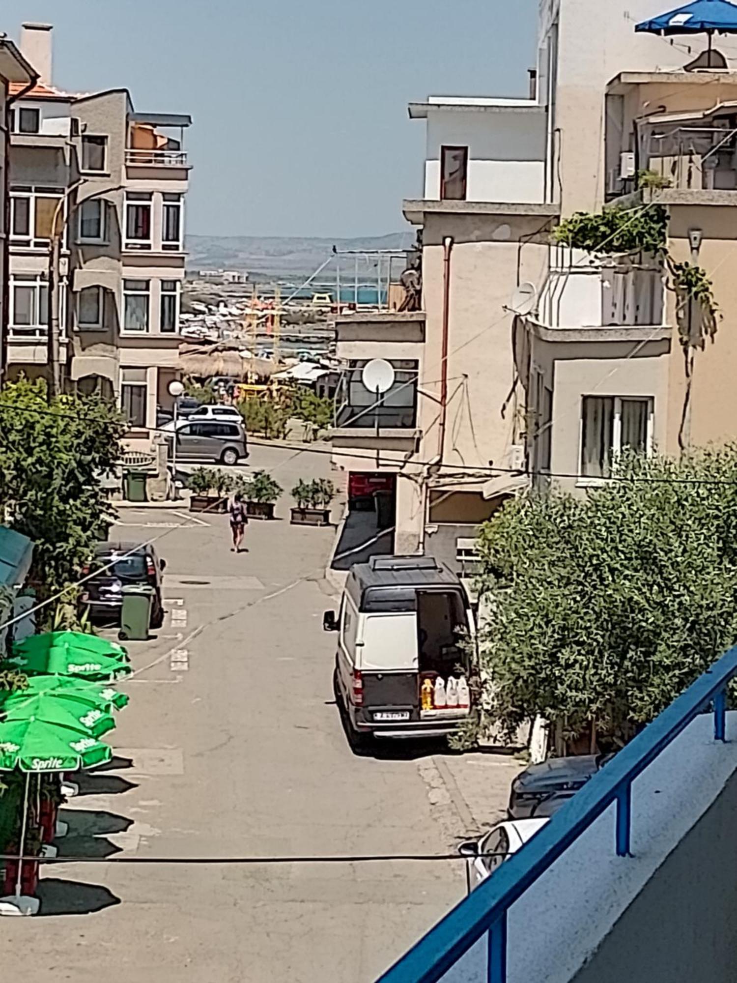 Lira Sto Apartments Поморие Екстериор снимка