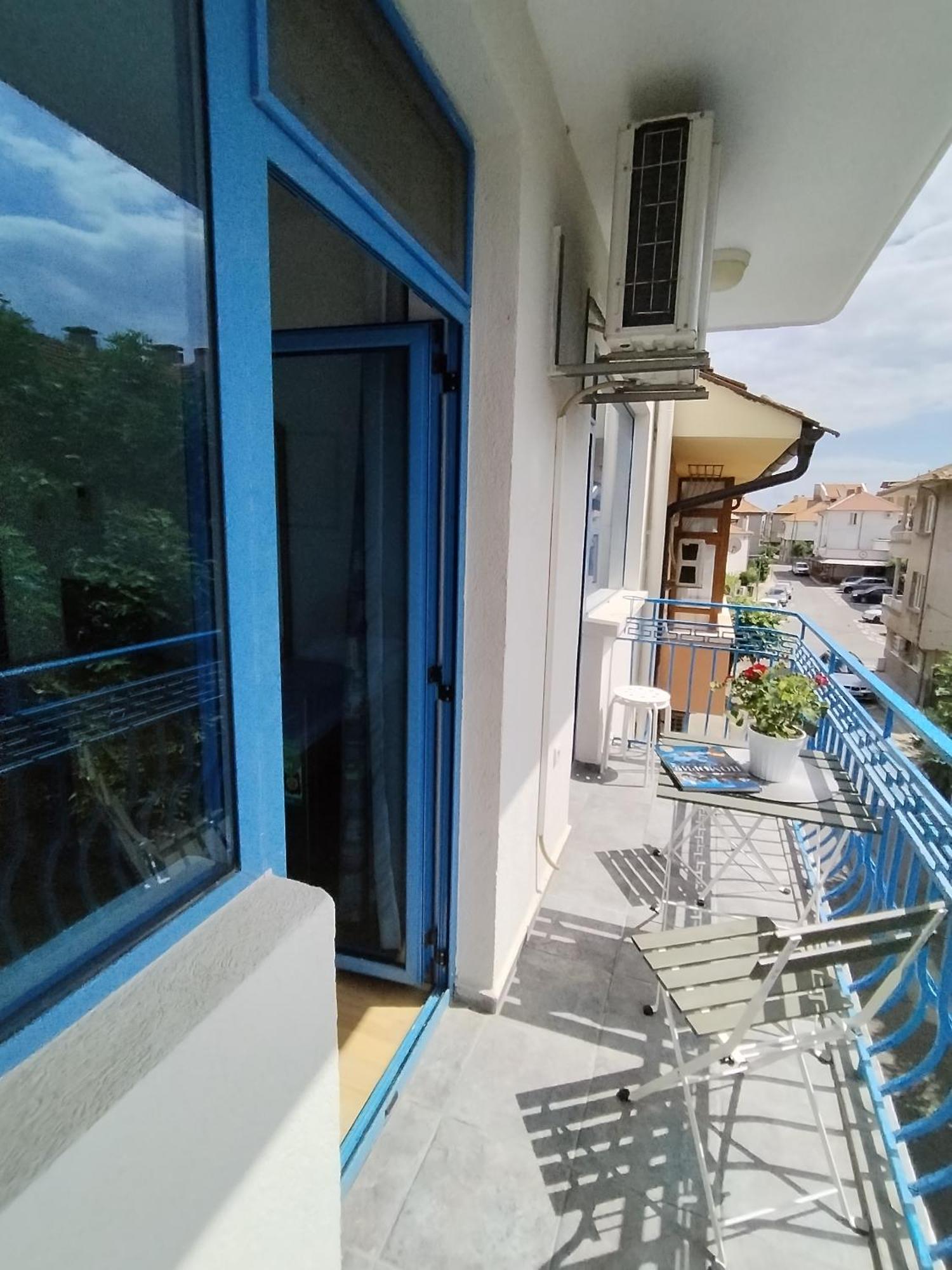 Lira Sto Apartments Поморие Екстериор снимка
