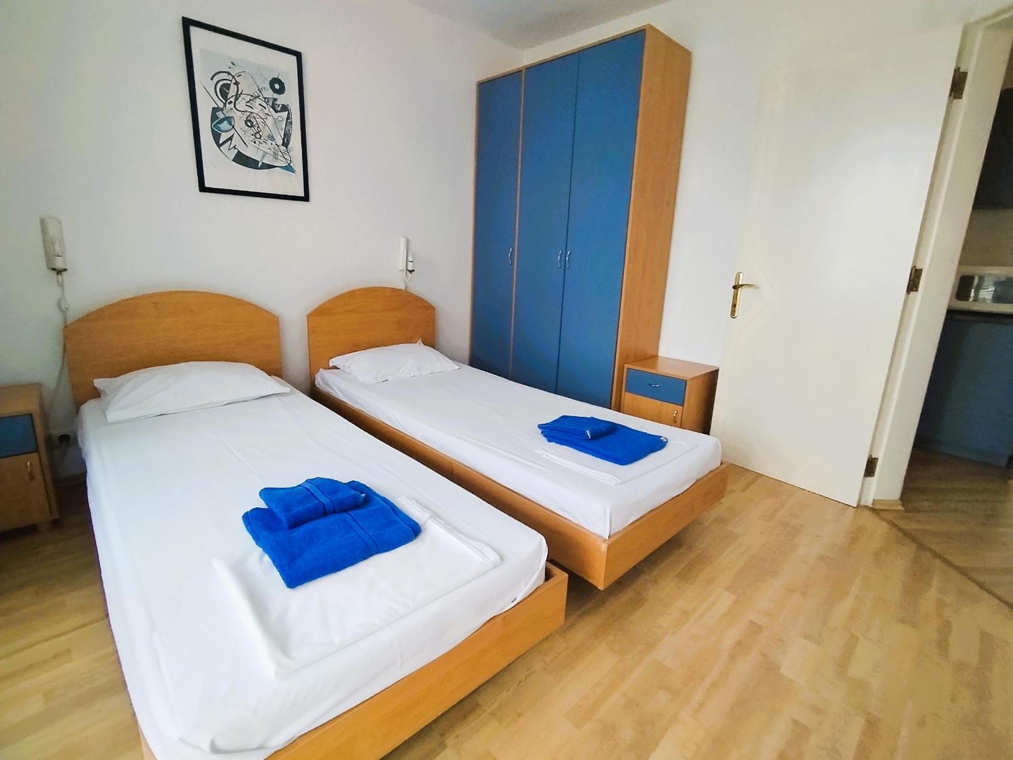 Lira Sto Apartments Поморие Екстериор снимка