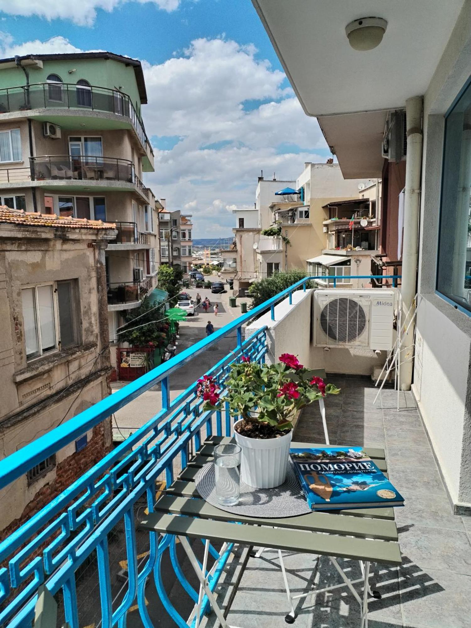 Lira Sto Apartments Поморие Екстериор снимка