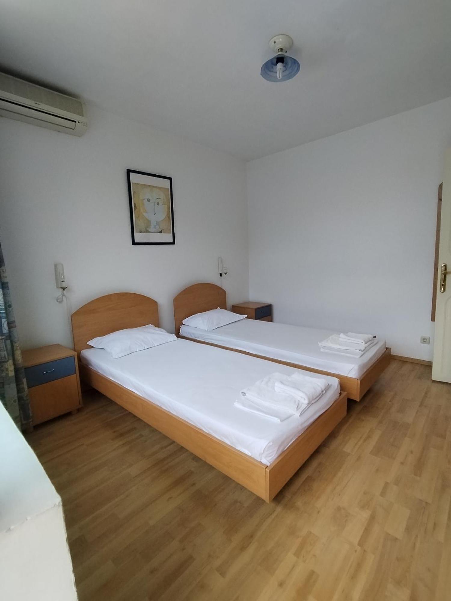 Lira Sto Apartments Поморие Екстериор снимка