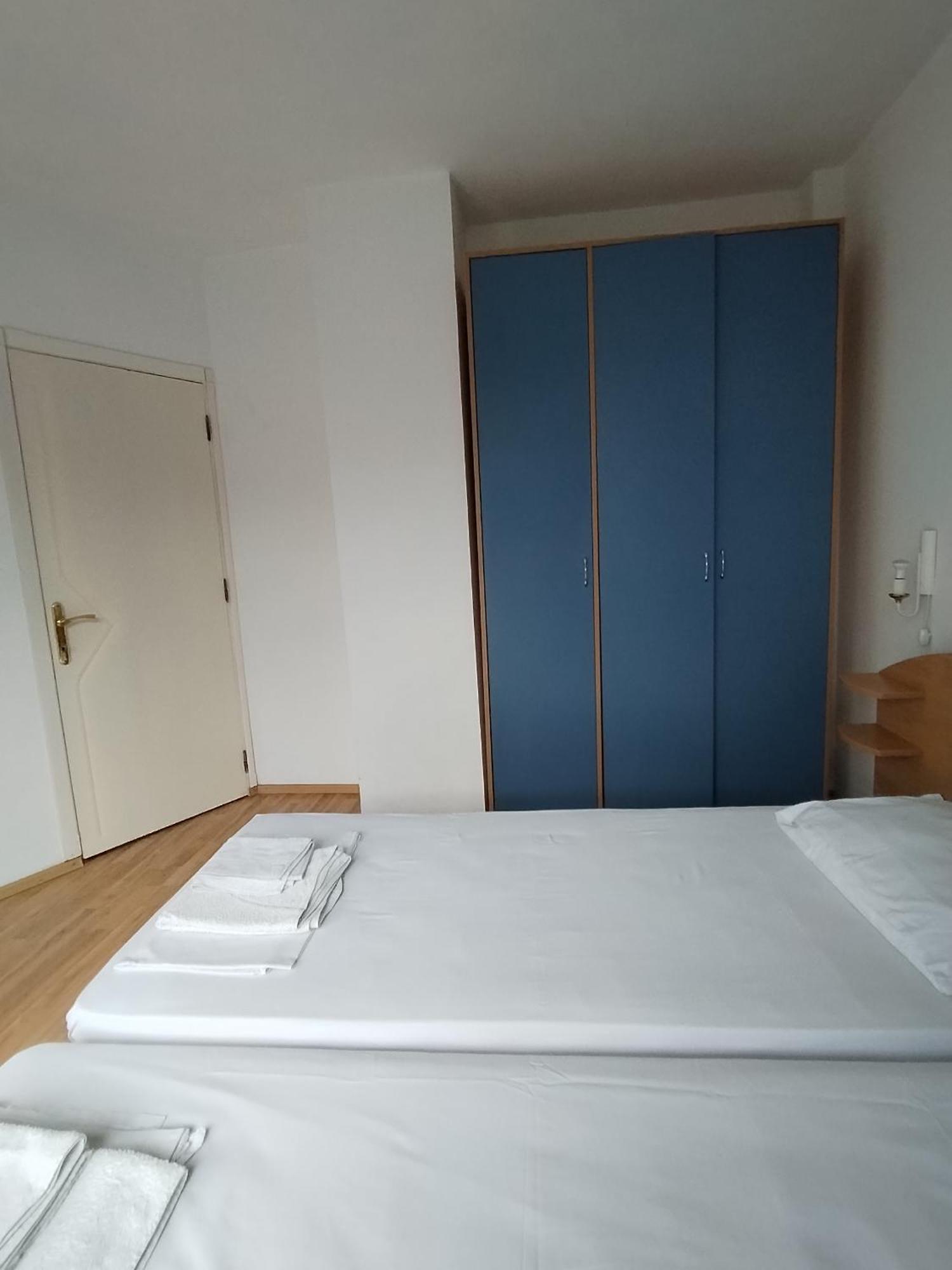 Lira Sto Apartments Поморие Екстериор снимка