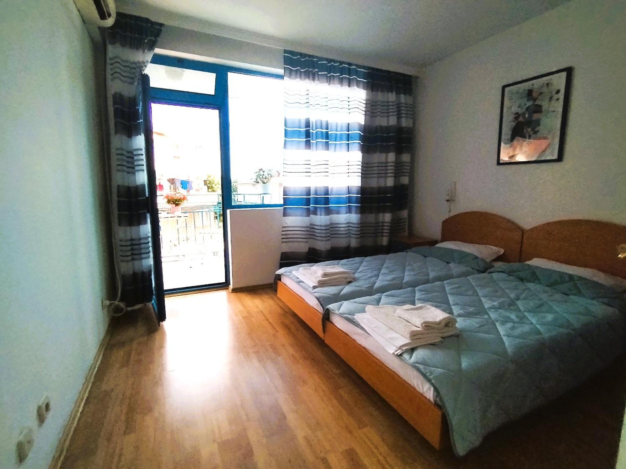 Lira Sto Apartments Поморие Екстериор снимка