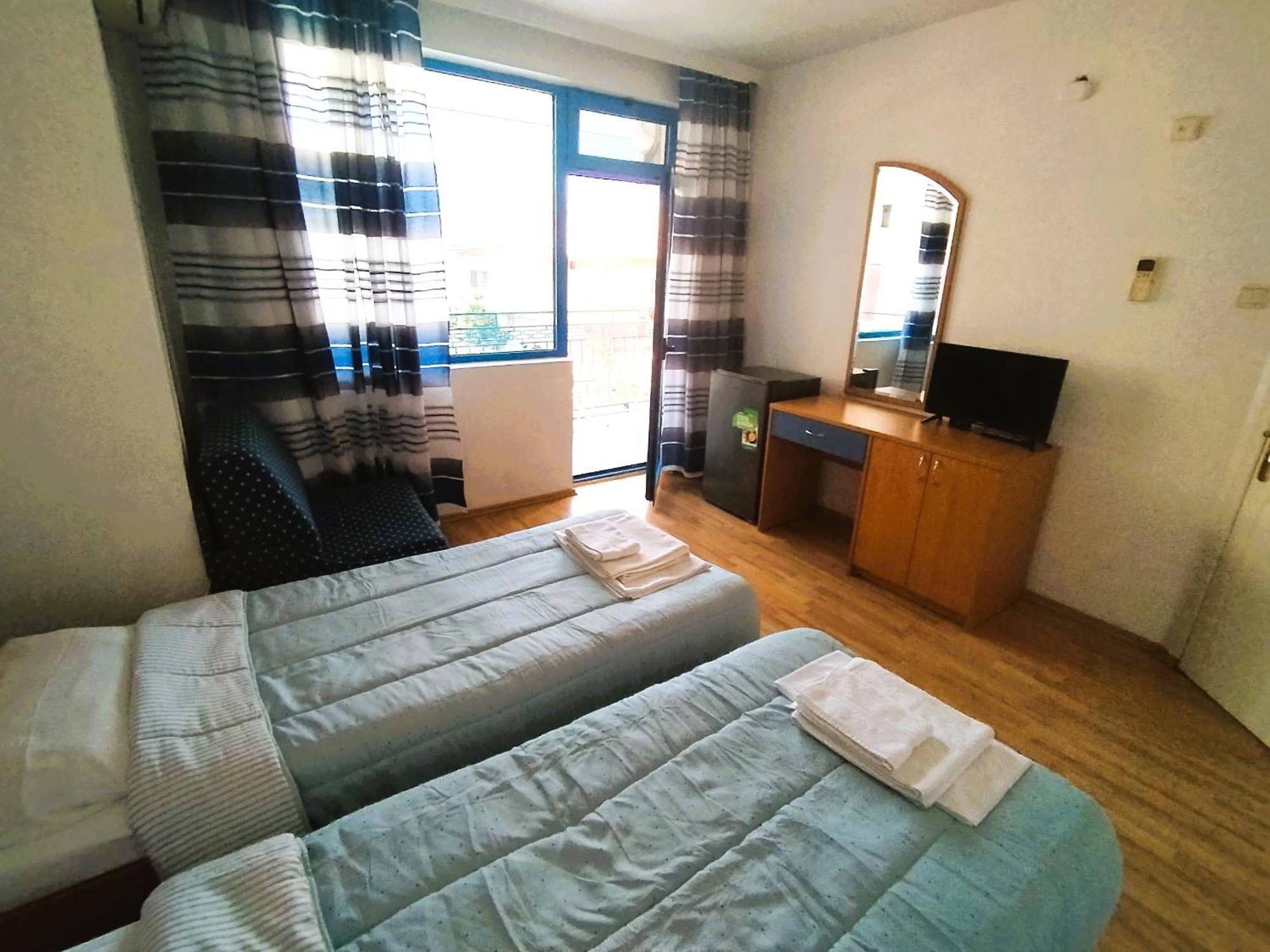 Lira Sto Apartments Поморие Екстериор снимка