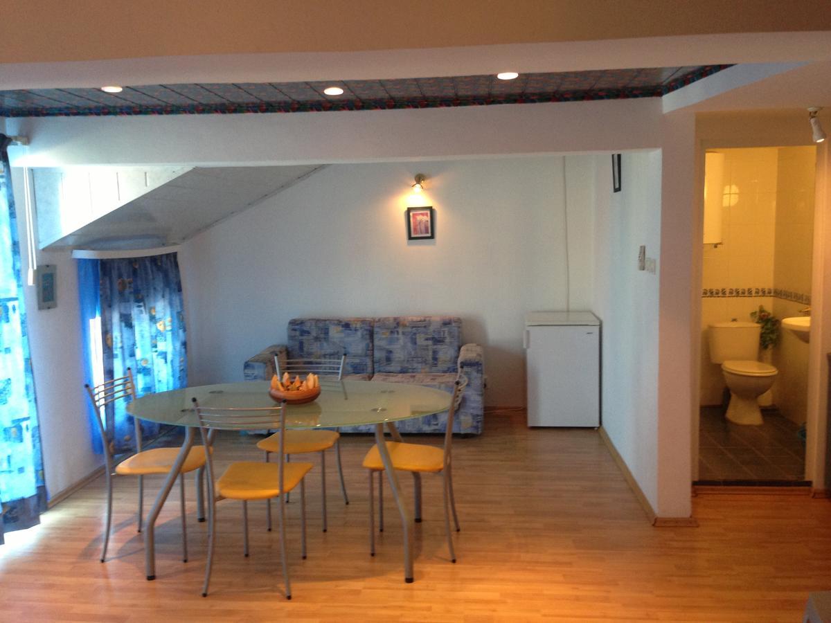 Lira Sto Apartments Поморие Екстериор снимка