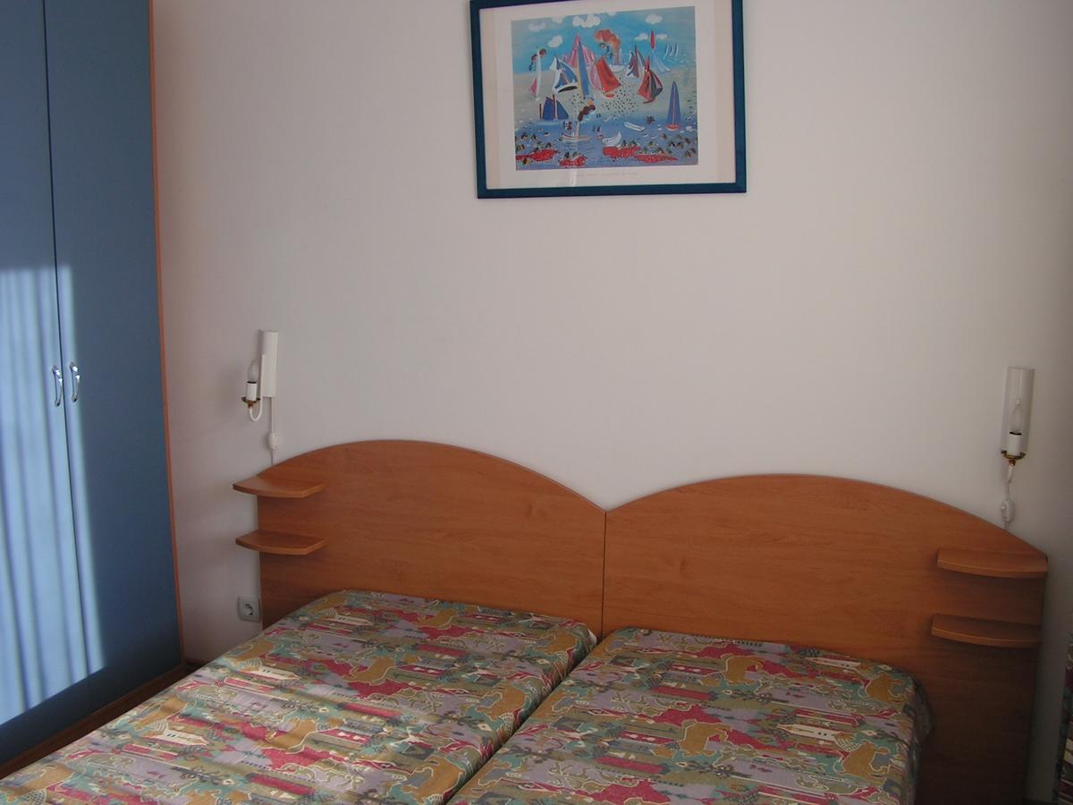 Lira Sto Apartments Поморие Екстериор снимка