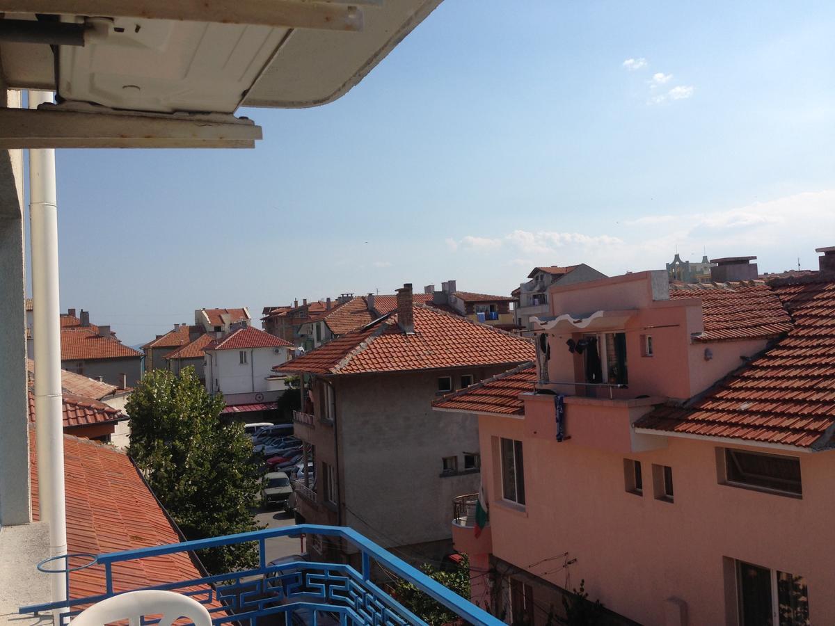Lira Sto Apartments Поморие Екстериор снимка