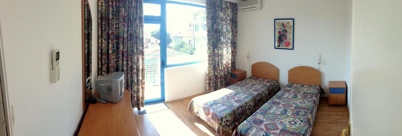 Lira Sto Apartments Поморие Екстериор снимка