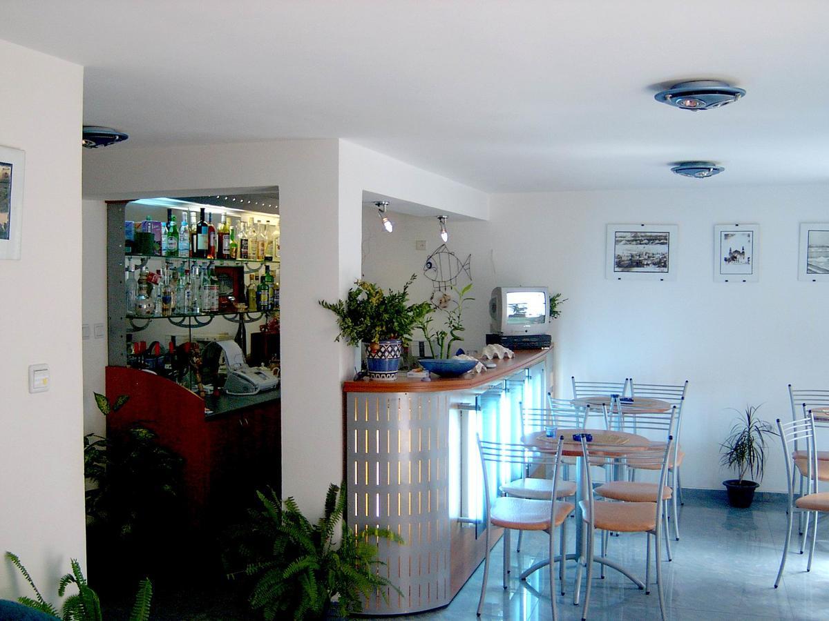 Lira Sto Apartments Поморие Екстериор снимка